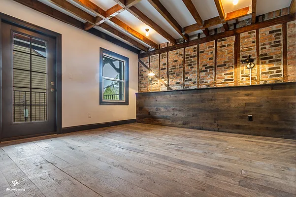 Rented by Dixon Advisory USA Inc. | media 12