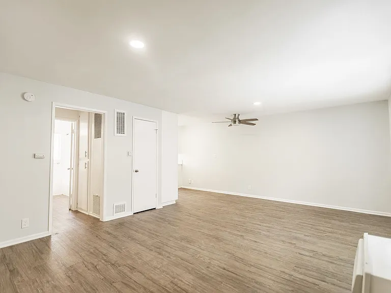18407 Dearborn Street — Photo 65
