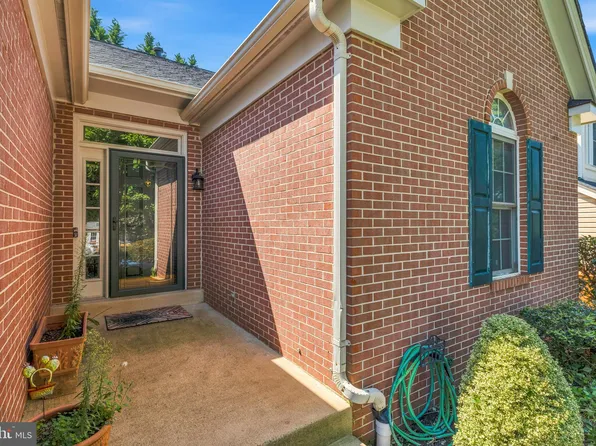 46855 Willowood Pl, Sterling, VA 20165