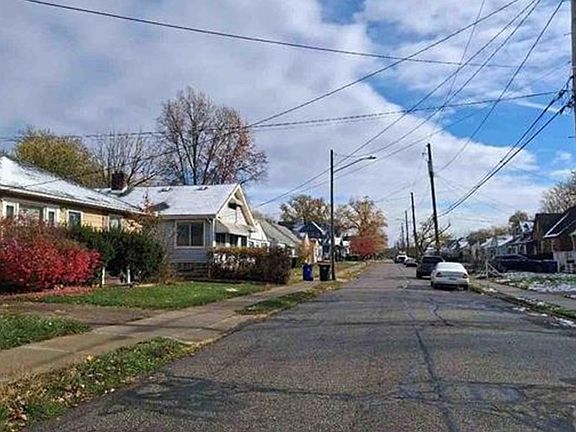 Exterior Neighborhood (street photo)