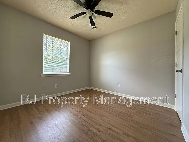 4200 Clydesdale Dr — Photo 8