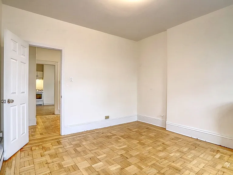 327 Jackson St #18 — Photo 13