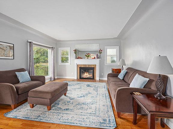 5th image of 941 Ellsmere St NE