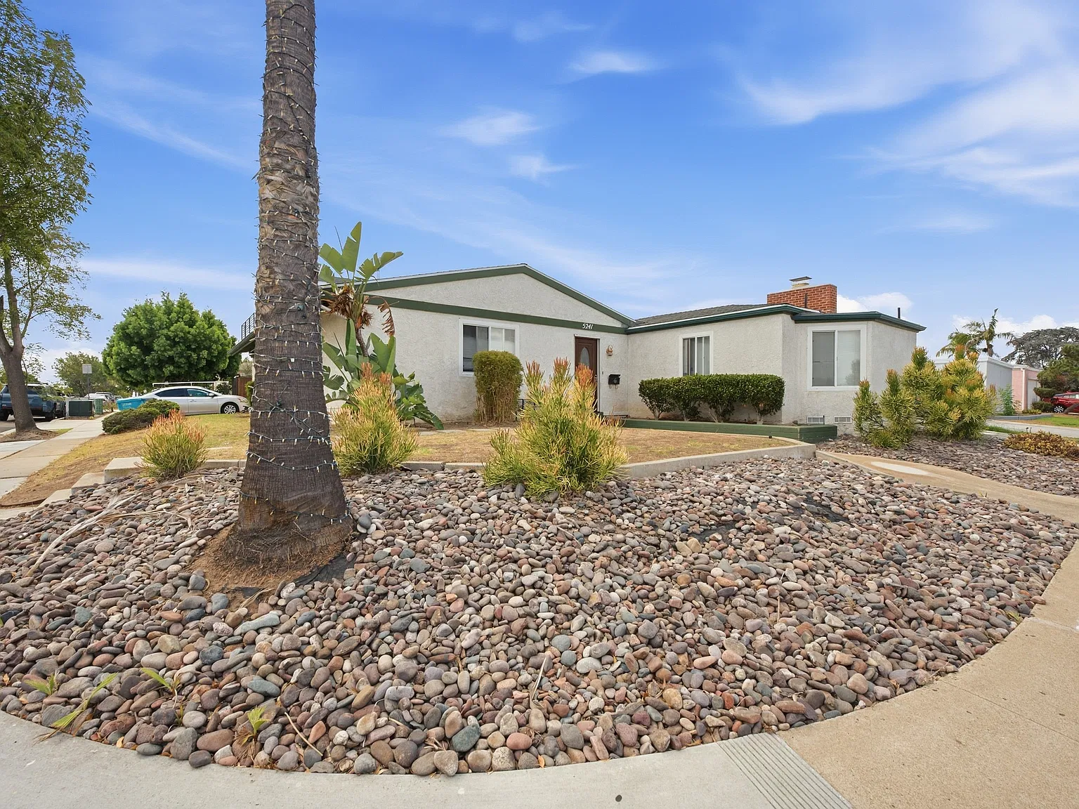 6 bed, 2098 sqft, $8,500 — Photo 2