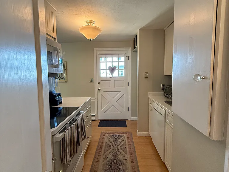 689 State St — Photo 4