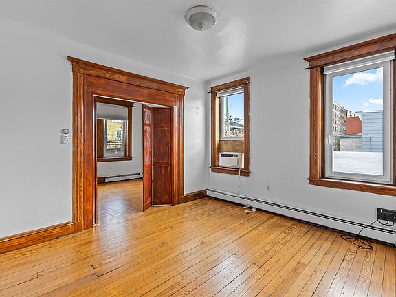 2nd image of 201 19th St #2R