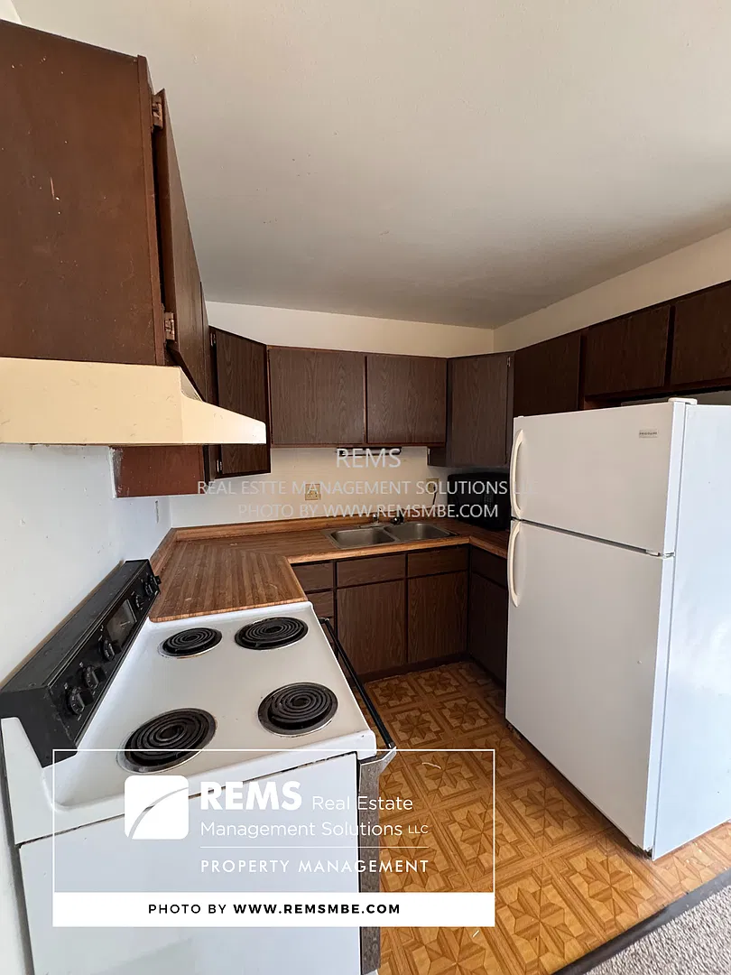 1110 Grand Avenue — Photo 3