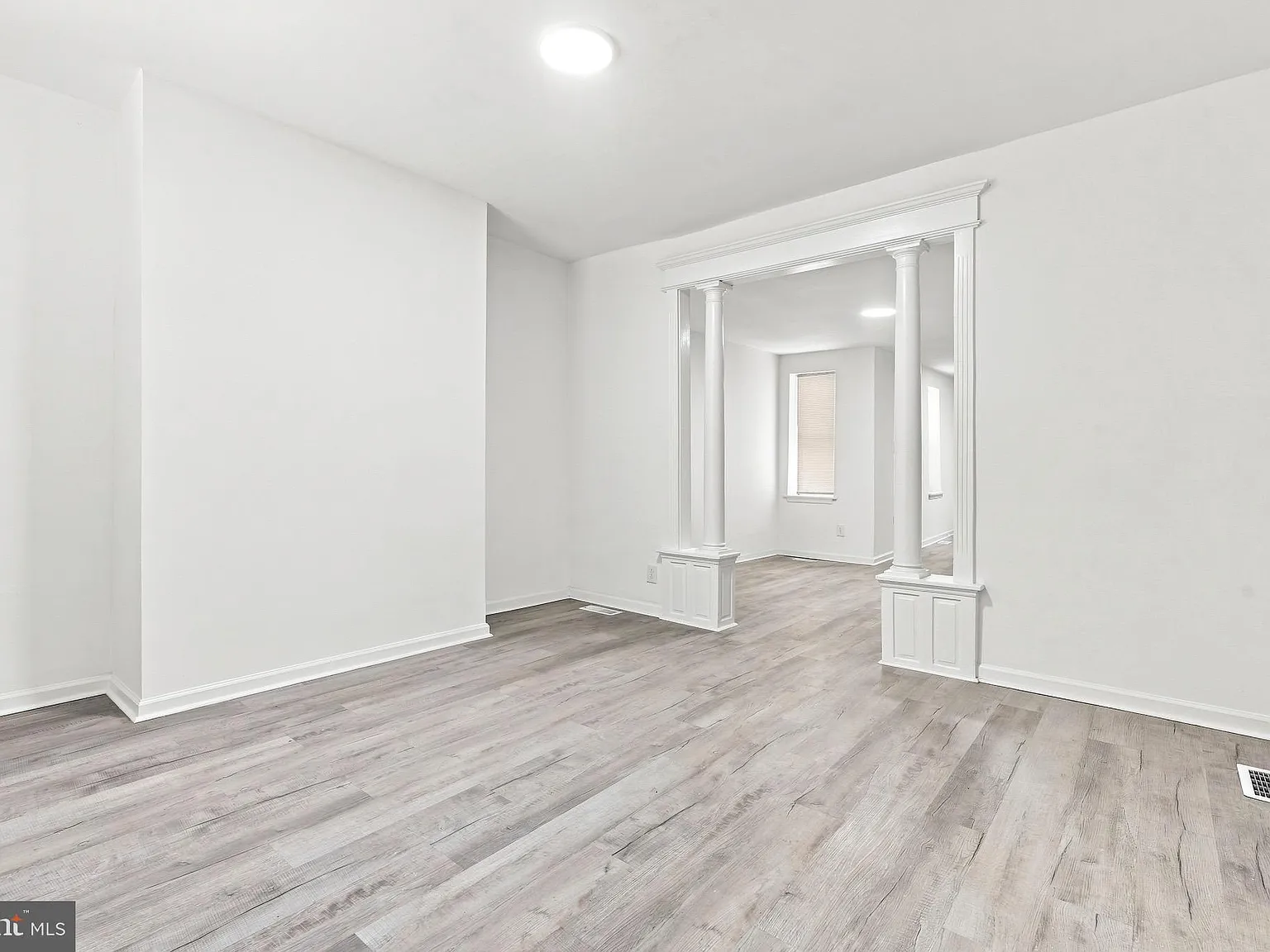 3 bed, 1.0 bath, 1282 sqft, $2,000 — Photo 1