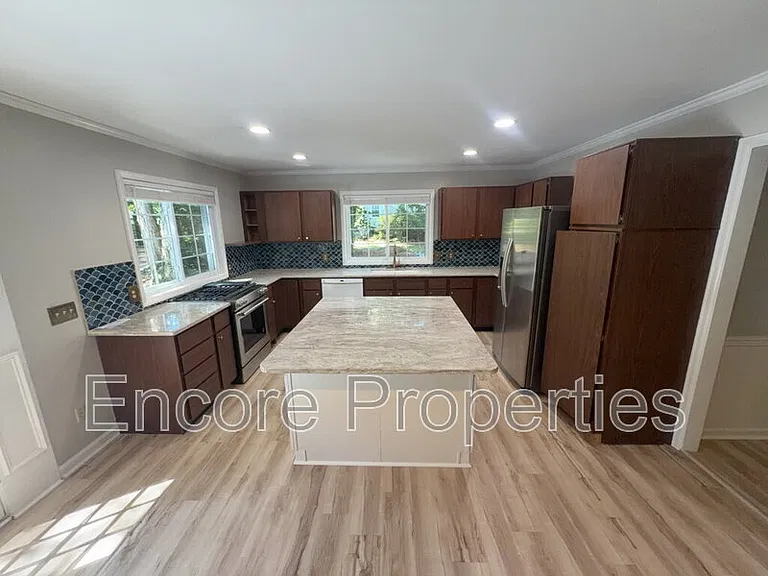 824 Hayden Ave — Photo 4