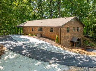 111 Hummingbird Rd, Franklin, NC 28734