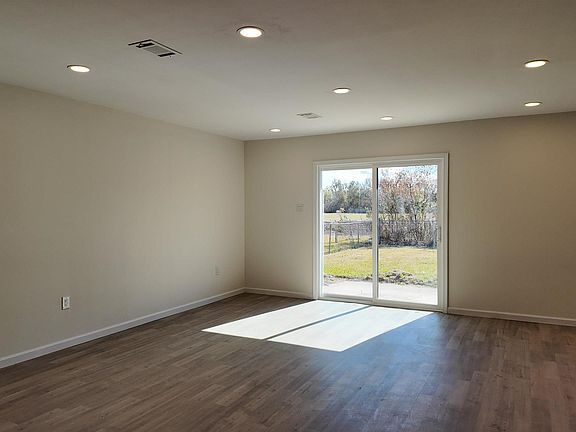 5th image of 506 Linda Ann Ave