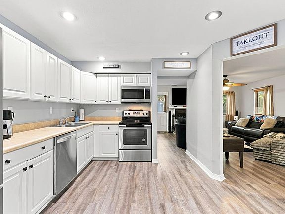 5th image of 615 Masefield Cir