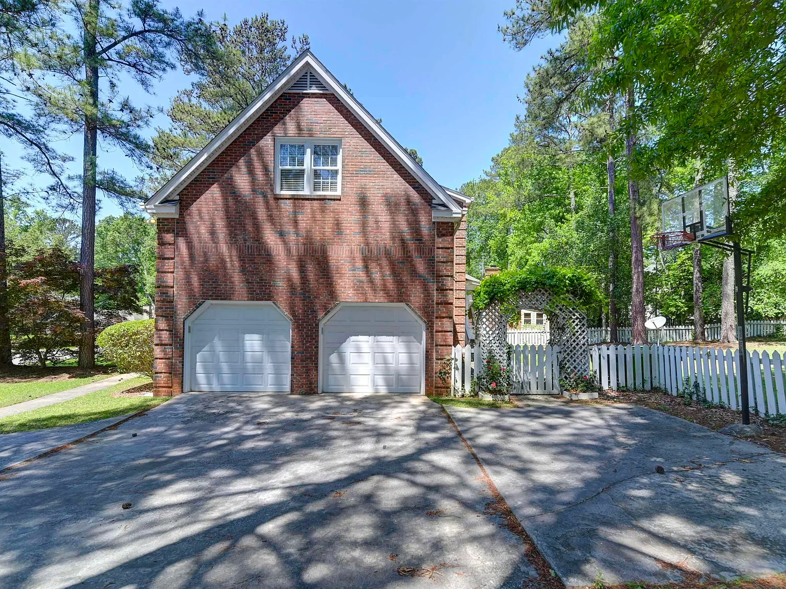3 bed, 2450 sqft, $2,395 — Photo 3
