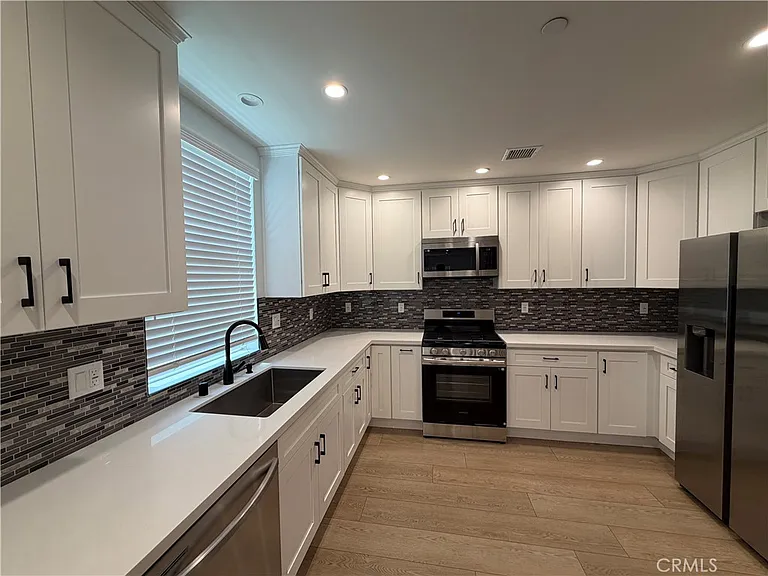 8437 Calvin Ave — Photo 4