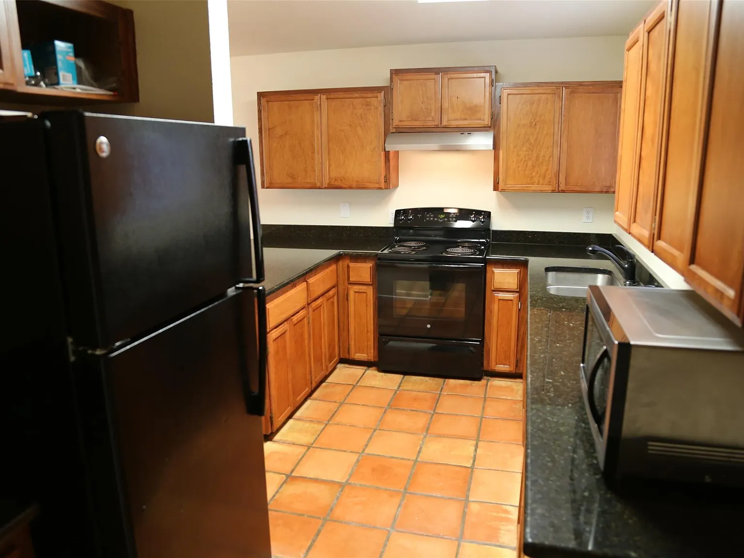 2 bed, 1.5 bath, 1355 sqft, $1,600 — Photo 4
