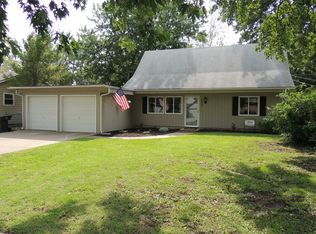 1937 SW Crest Dr, Topeka, KS 66604