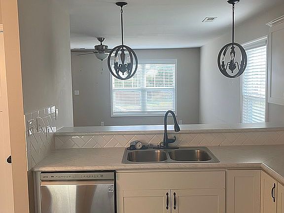 3rd image of 1204 Orchard Dr