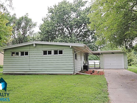 3rd image of 741 Eastborough Ln