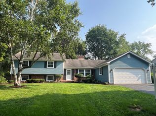 25W135 Essex Ave, Naperville, IL 60540