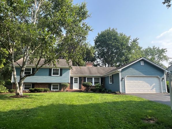 25W135 Essex Ave