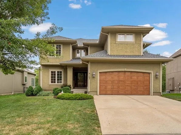 9163 Belmont Dr, Lenexa, KS 66227