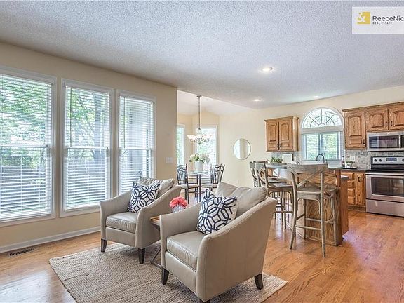 Bright Hearth Room & Kitchen