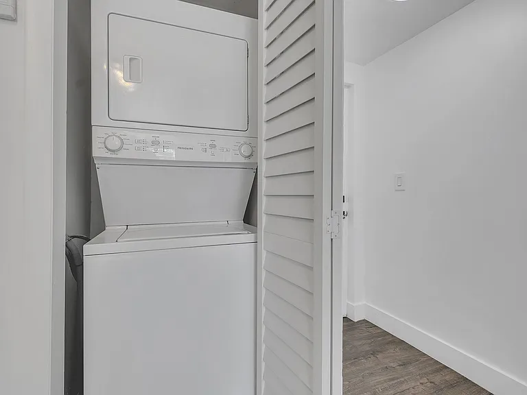 1114 Douglas Rd #4 — Photo 8
