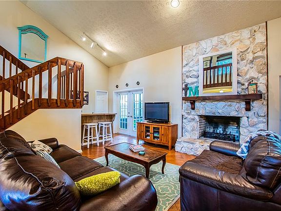 5th image of 1006 Hollyberry Ct