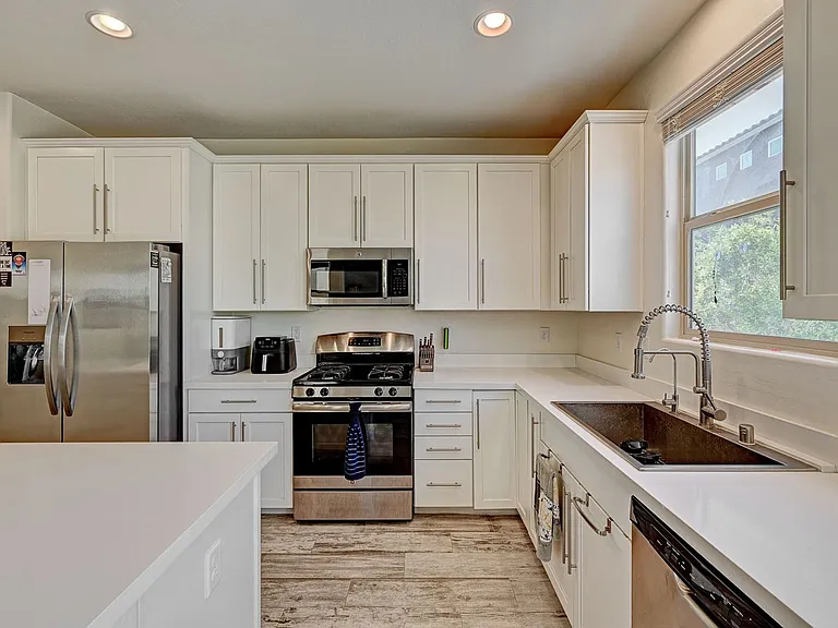 6363 Amelia Ridge Ave — Photo 9