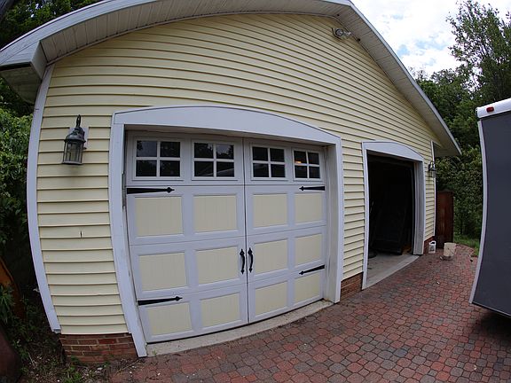 Oversized 2 car garage 