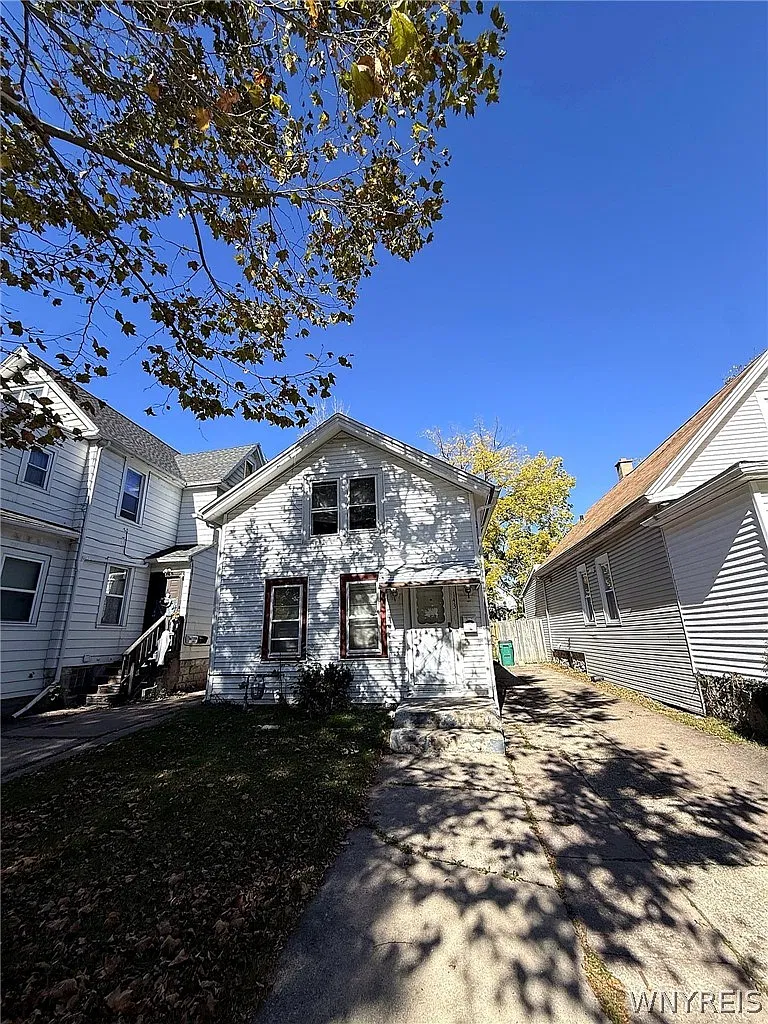 3 bed, 1.0 bath, 1023 sqft, $1,750 — Photo 1