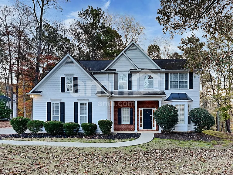 401 Lochmere Ct — Photo 1