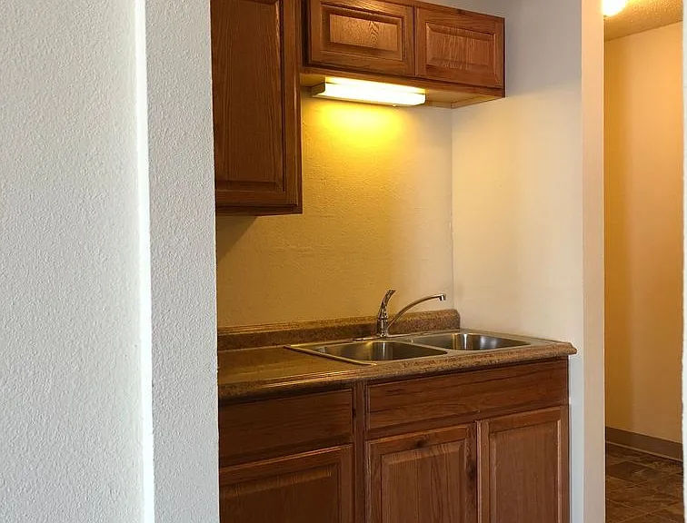 1902 8 1/2 St SE — Photo 4