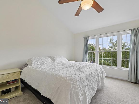 4th image of 22076 Manning Sq
