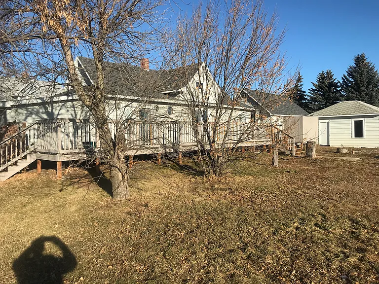116 Lawrence Ave — Photo 1