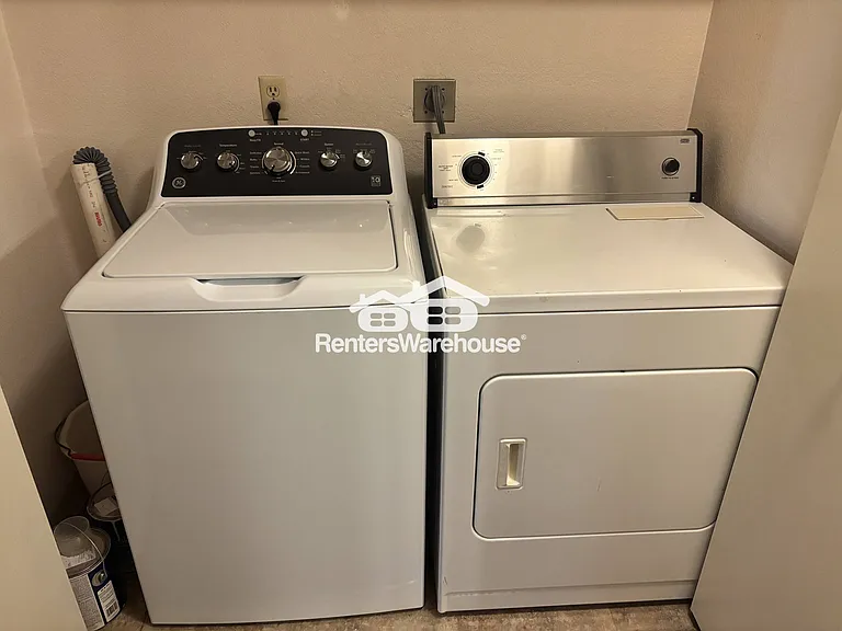 1700 Four Oaks Rd #124 — Photo 18