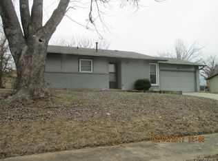 510 N Village Pl, Broken Arrow, OK 74012