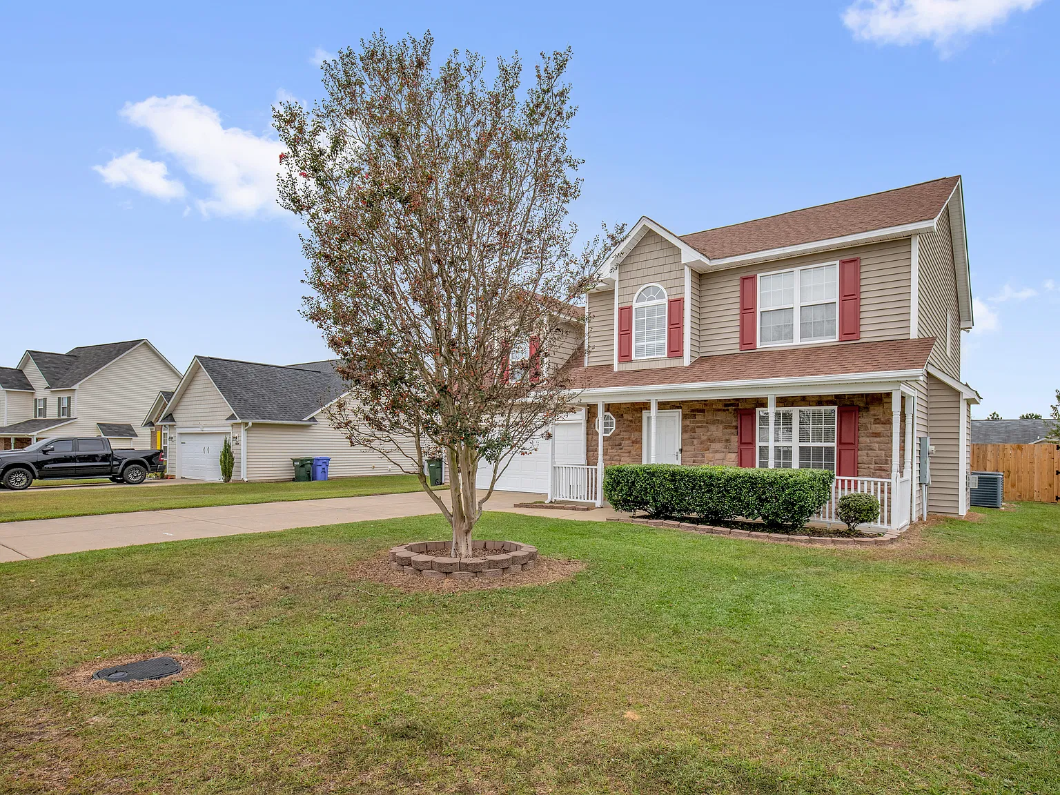 4 bed, 2036 sqft, $2,085 — Photo 3