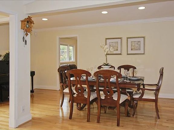 3rd image of 20210 Knollwood Dr