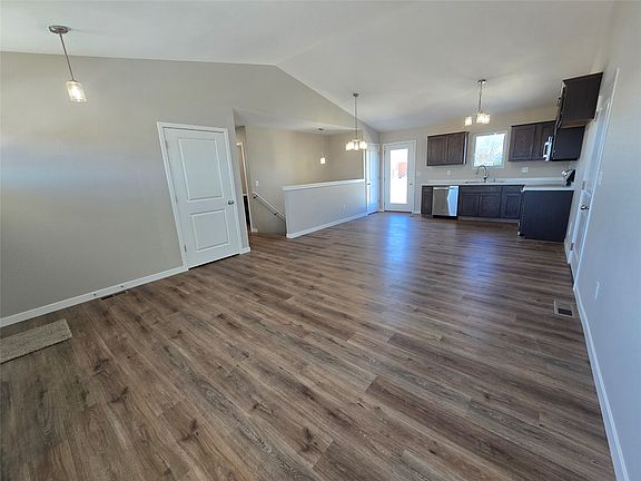 5th image of 907 Chestnut St