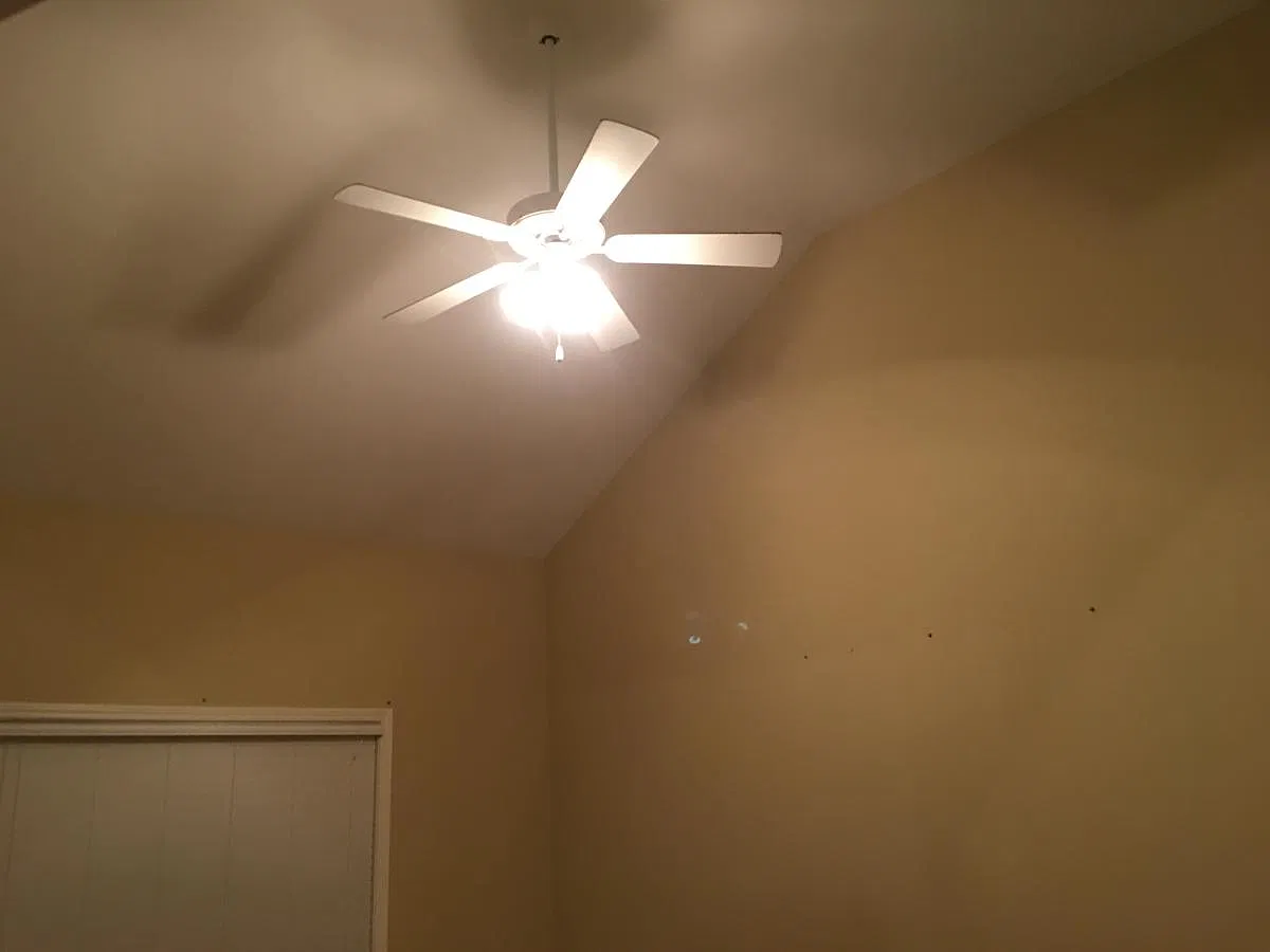 2129 Kings Court — Photo 2