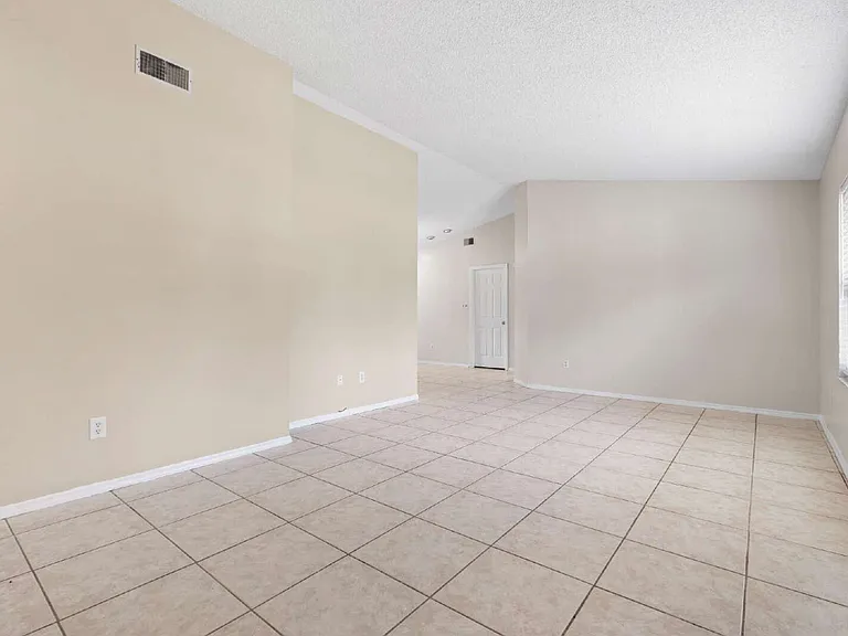 3 Olive Drive Run — Photo 6