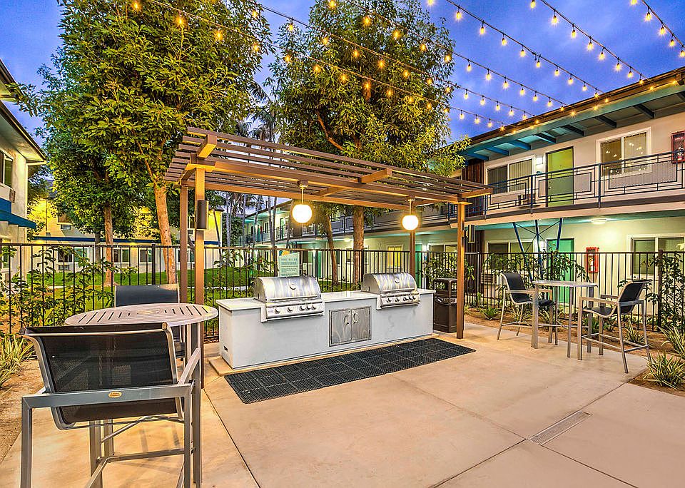 The Island Apartments barbecue area