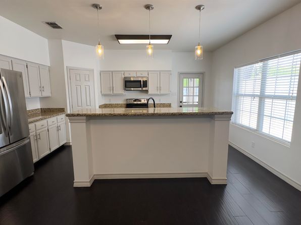 1228 Longhorn Dr, Laredo, TX 78045
