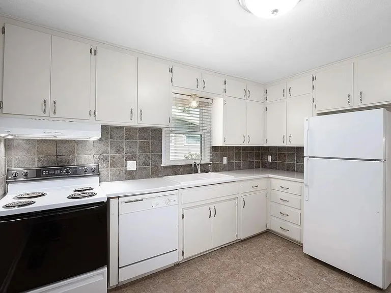 843 N Brownthrush Ln — Photo 15