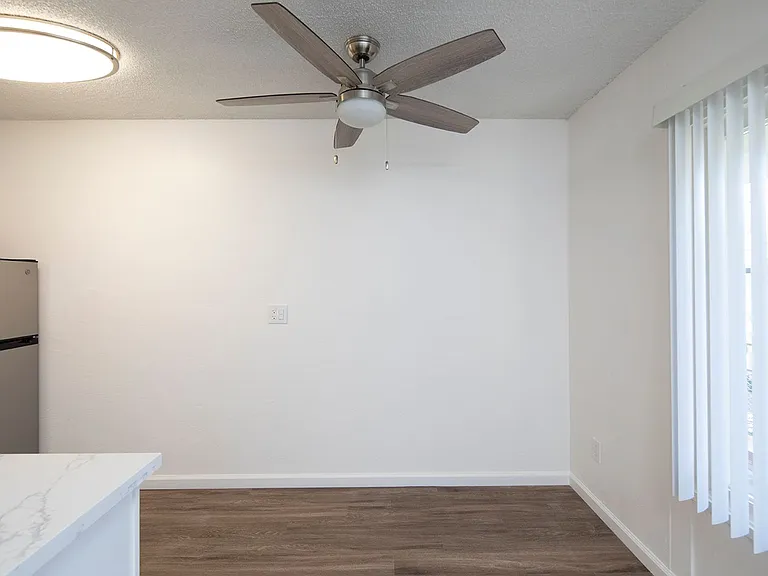 Aztec Pacific Apartments — Photo 54