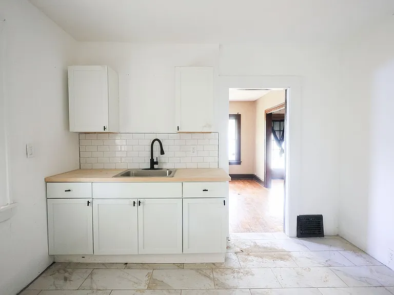 13721 Diana Ave — Photo 8