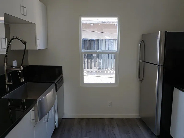 1755 Kent St — Photo 7