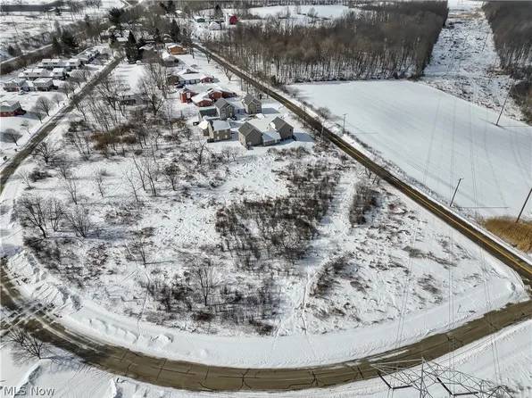 Lovers Ln, Ravenna, OH 44266