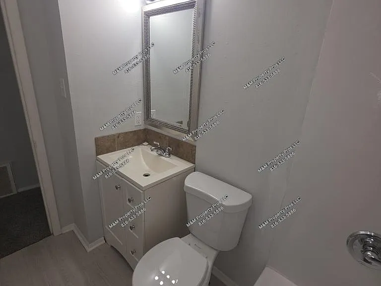 21 N Riley St — Photo 12